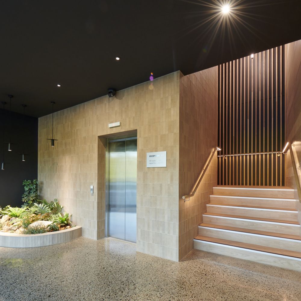 Cruda Sabbia Elevator